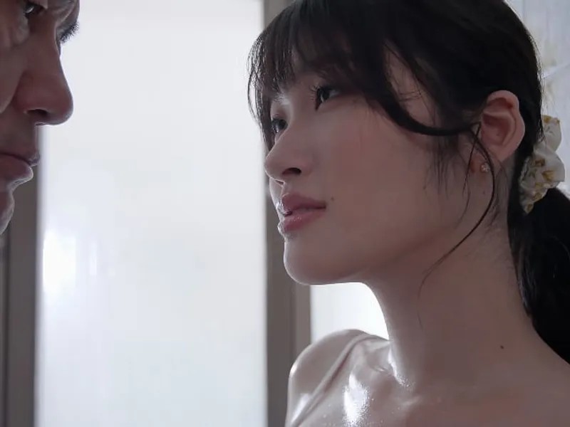 Chồng bỏ bê, vợ được ông chú giúp thỏa mãn cơn nứng lồn