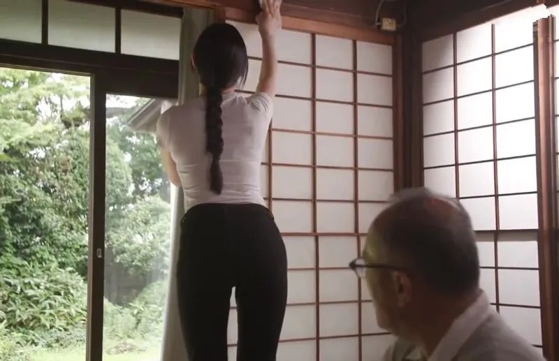 ông xã vỡ nợ, cô vợ đến nhà thầy giáo cũ làm giúp việc thì gặp dê cụ